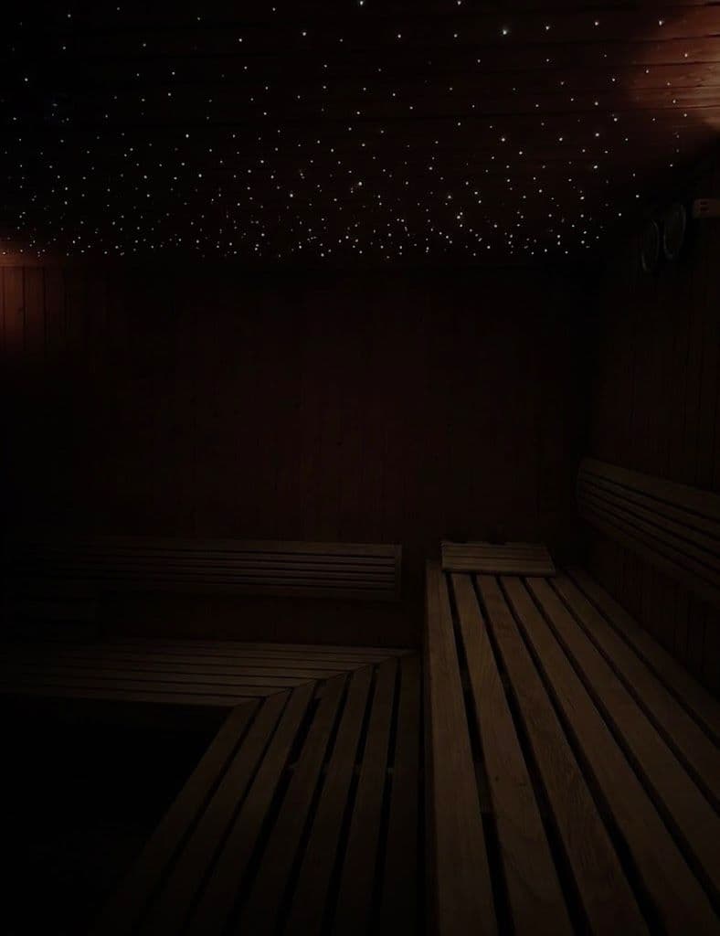 Sauna dell'area benessere New Way Fitness con rivestimento in legno