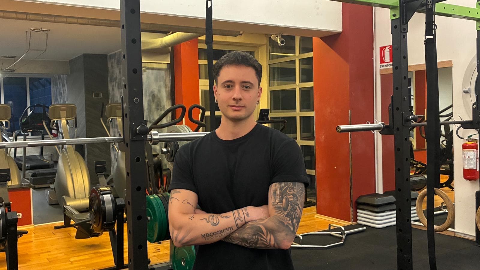 Ritratto di Lorenzo Pennoni, personal trainer della sala pesi