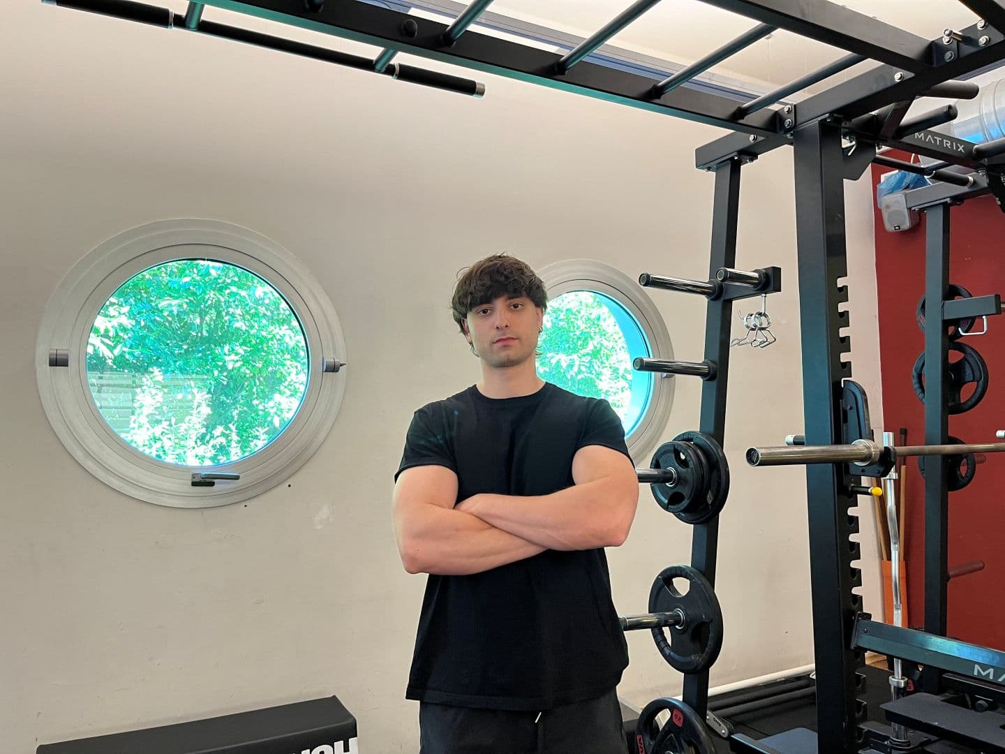 Ritratto di Luca Arru, personal trainer della sala pesi