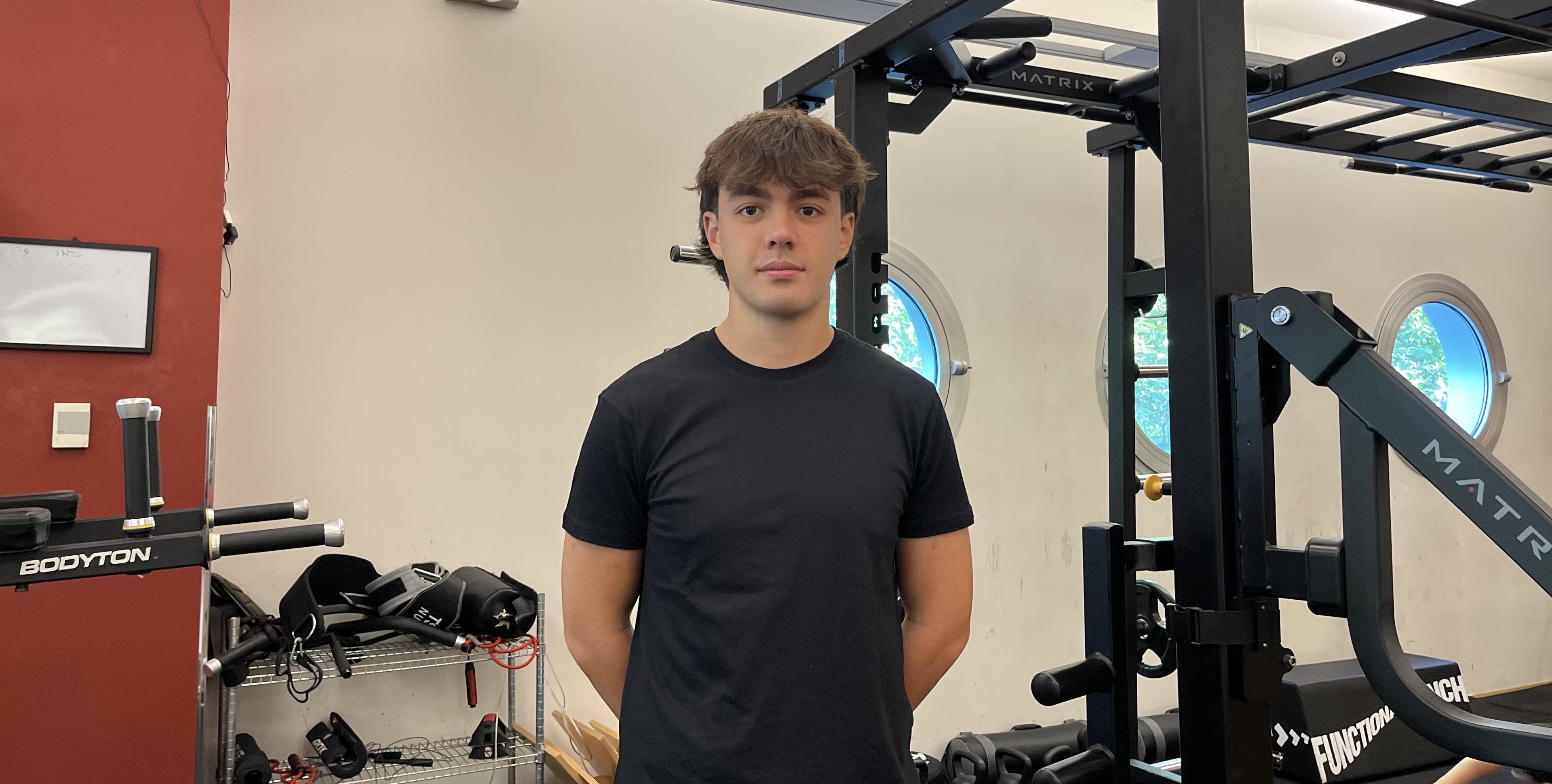 Ritratto di Luca Rigamonti, personal trainer della sala pesi