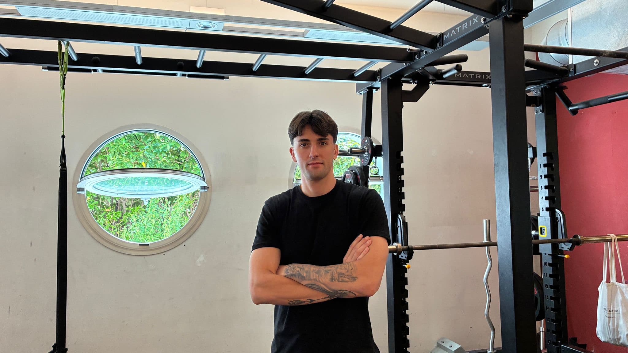 Ritratto di Mario Camurati, personal trainer della sala pesi